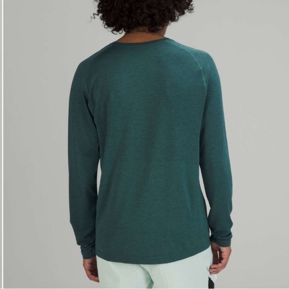 Lululemon Metal Vent Tech Long Sleeve Shirt 2.0
Night Sea / Deep Cove - Picture 2 of 12